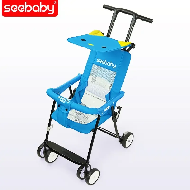 Chiếc xe đẩy Seebaby nhỏ gọn với đệm lưới thoáng khí, thích hợp cho việc đi dạo công viên hàng ngày